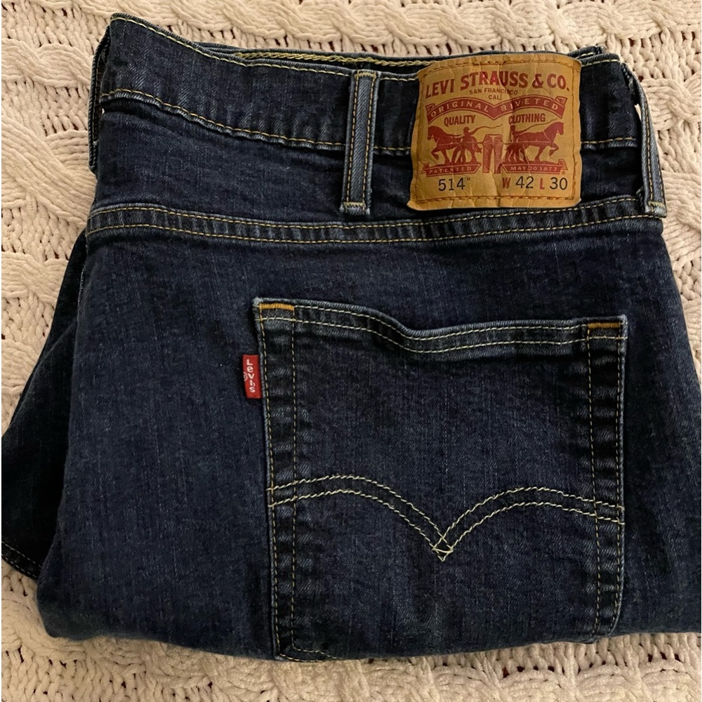LEVI 42x30 514 jeans for men. Excellent condition.